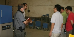 2010年8月俄罗斯莫斯科航空学院教授带领科研团参观考核订购箱式电炉